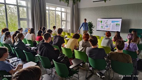 Технический консультант Гродан познакомил первокурсников Тимирязевской академии с особенностями отрасли защищенного грунта